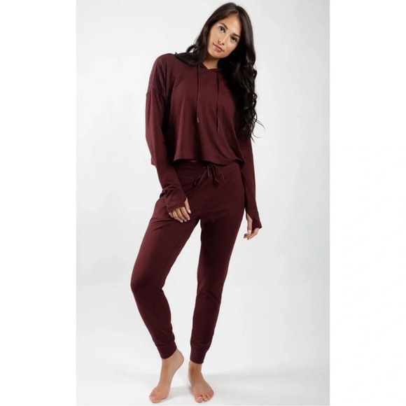 90 DEGREES BY REFLEX Heathered Thumbhole Cuff Cropped Hoodie, Cabernet, L, NWT - Picture 4 of 7